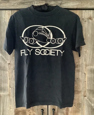 Мужская винтажная футболка FLY SOCIETY с коротким рукавом вырезом лодочкой черно-белая размер маленький S - Изображение 1 из 4