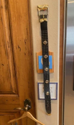 Cinturón Escada Vintage Alemania Talla 36 Cuero Latón Tachuelas Foto 1 de 4