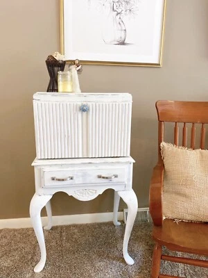 American Drew - Cajonera antigua Foto 1 de 3