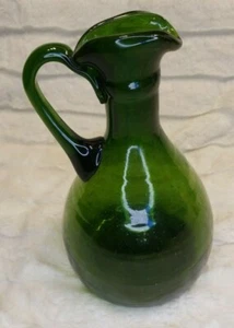 Grüne Kunst Glas Krug Vase - 9,5" hoch - gekräuselter Rand - keine Markierungen - Bild 1 von 12