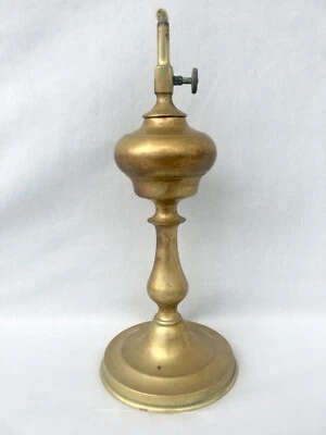 ANCIENNE LAMPE BRIQUET À L'ESSENCE EN LAITON H. 24 CM - Photo 1/4