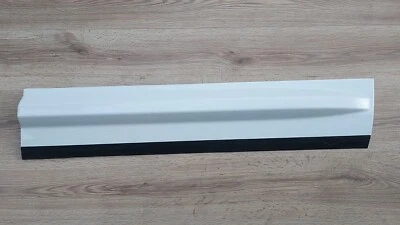 2008 - 2014 LAND ROVER LR2 3.2 LOWER RIGHT PASSENGER FRONT DOOR MOLDING LRC 867 - Image 1 of 4