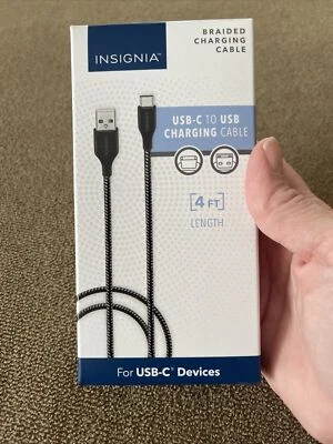 Cable de transferencia y carga (CT) Insignia trenzado Lightning a USB-C de 4” Foto 1 de 2