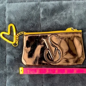 Victoria's Secret Monedero Muñequera Cosmético Llavero Teléfono Estuche Bolso Marrón - Imagen 1 de 6