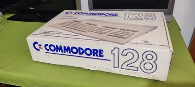 COMMODORE 128 C128 computer CON BOX + MANUALI - Immagine 1 di 4
