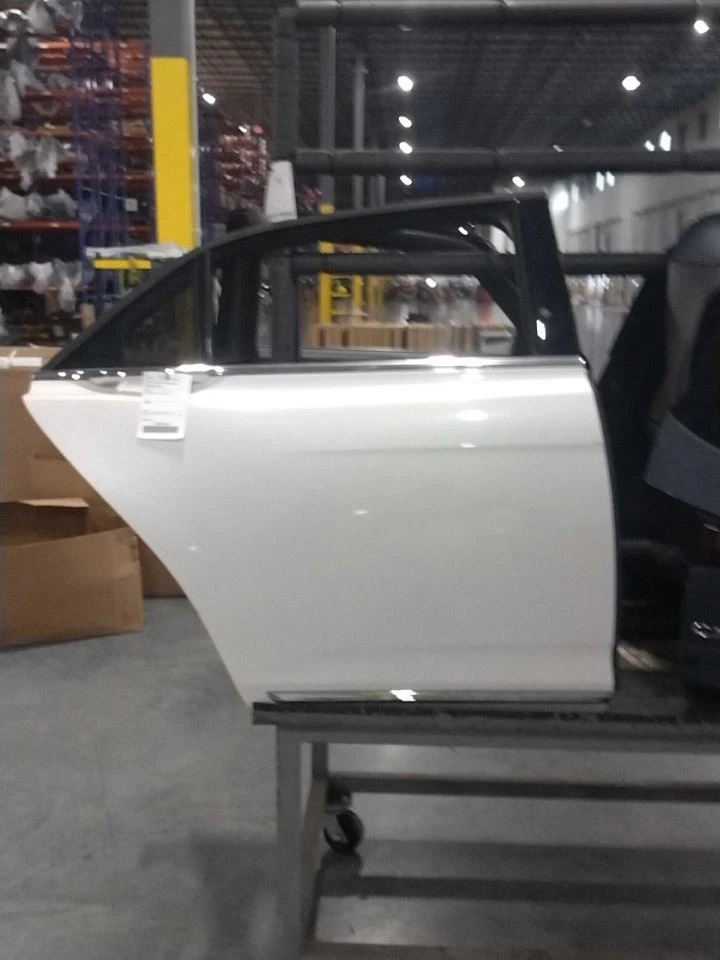 Passenger Rear Side Door Fits 17-20 LINCOLN CONTINENTAL 520456 - Image 1 of 3