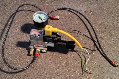 Conjunto de válvula solenoide neumática Numatics con medidor de presión Foto 1 de 4