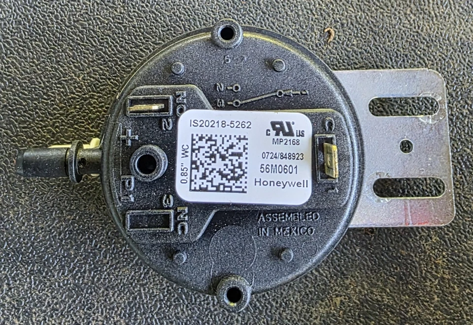 OEM Honeywell 56M0601 Furnace Air Pressure Switch IS20218-5262 - Image 1 of 1