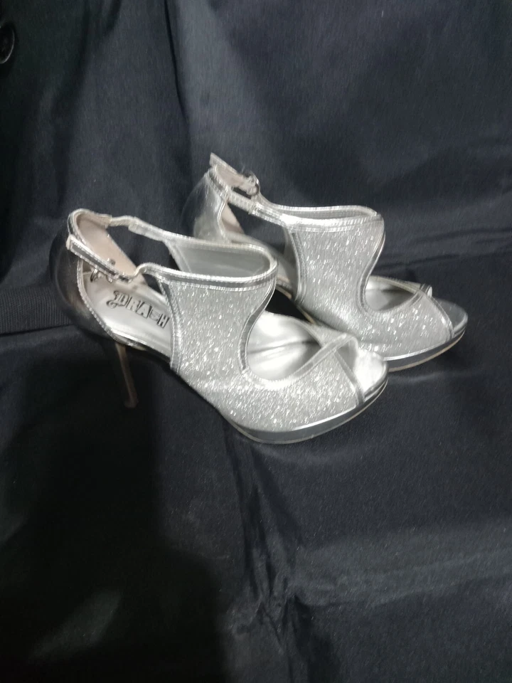 ZAPATOS DE NOCHE DE GRADUACIÓN BRILLANTES PLATEADOS PARA MUJER TALLA 7 tacones de aguja Foto 1 de 4