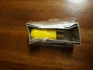 Arrow Hart Division 5965VY Quickeze Dead Front Plug  **NEW** - Picture 1 of 4