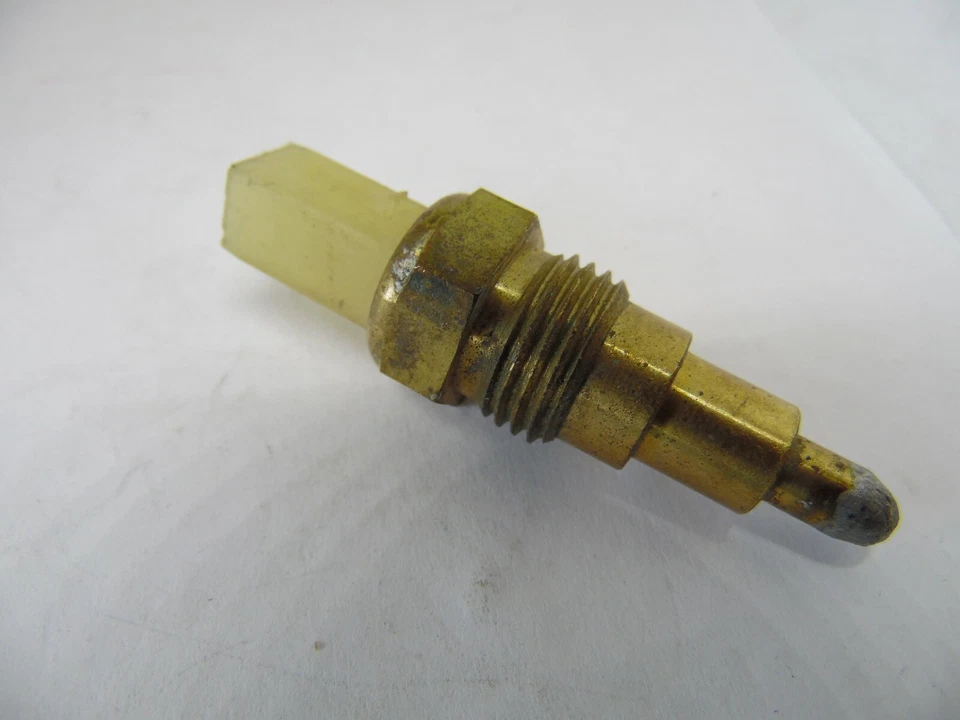 Interruptor de ventilador de refrigerante de refrigeración del motor TS-92 estándar para Toyota Tercel 1980 NUEVO Foto 1 de 4