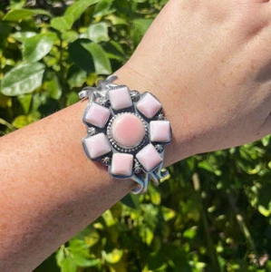 Navajo Queen Pink Conch Shell & Sterling Silver Cluster Cuff Bracelet Signed F. - Picture 1 of 7