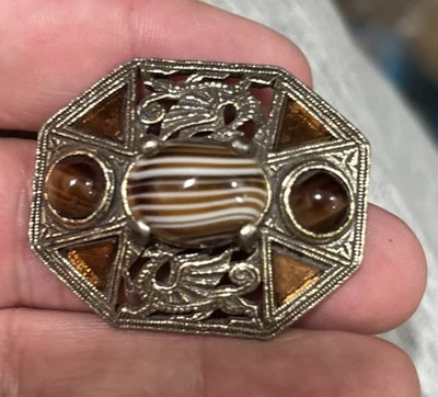 Broche milagroso vintage, dragón galés celta, vidrio estilo ágata marrón, firmado Foto 1 de 4