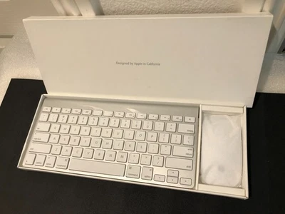 Apple A1314 (new ) Keyboard (used ) A1296 Magic Mouse Set Wireless Bluetooth - Image 1 of 4