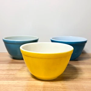 Vintage Pyrex #401 Primary Colors Nesting Bowls Ovenware 1 1/2 Pint Qty 3 - Picture 1 of 24