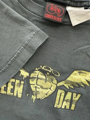 Vintage Green Day T-shirt Youth Size S Punk Rock Cinder Block Hand Grenade - Image 1 of 4
