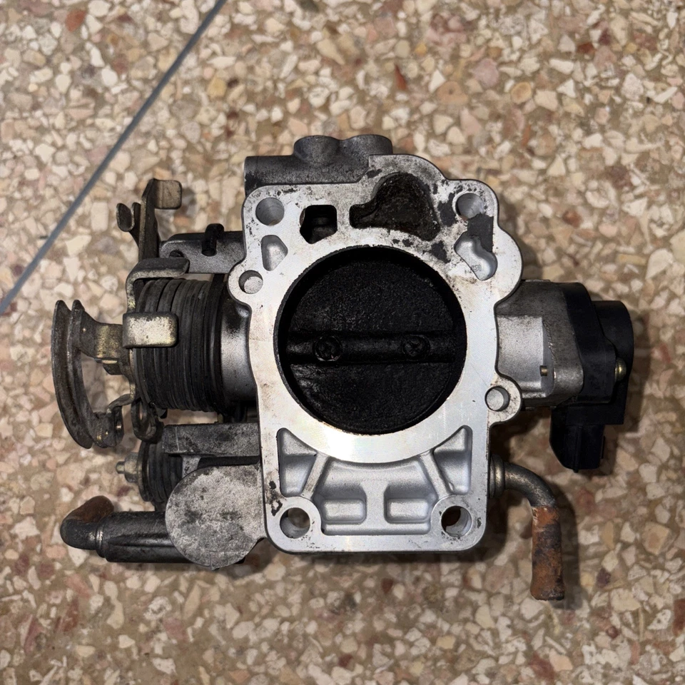 2003 SUZUKI AERIO INTAKE THROTTLE BODY & TPS SENSOR - Image 1 of 4