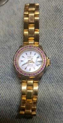 Reloj Invicta Profesional Damas Oro Rosa Acero Inoxidable con Cristal de Zafiro Foto 1 de 4
