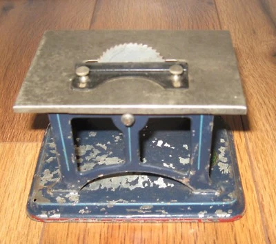 Muñeca antigua DC máquina de vapor sierra de mesa accesorio hojalata alemana Bing Marklin Krauss Foto 1 de 4