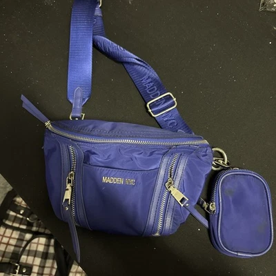 Bolso de cintura de nailon azul real STEVE MADDEN NYC Foto 1 de 4
