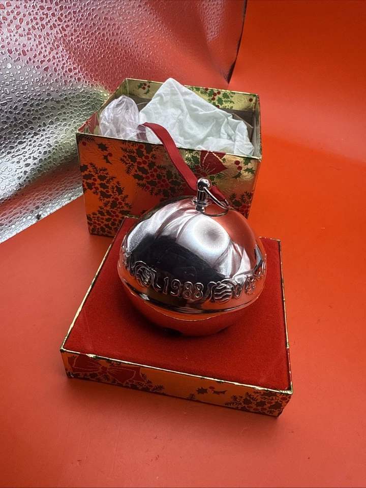 Wallace Vintage 1988 Anual Placa de Plata Jingle Trineo Campana Adorno de Navidad Foto 1 de 4