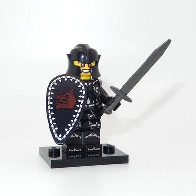 LEGO Minifigure - #COL110, #8831-14, EVIL KNIGHT, Collect Series 7, #8831-17 - Image 1 of 4