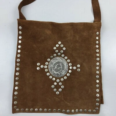 Cartera de hombro H&M marrón con detalle de metal tachonado 100 % gamuza Foto 1 de 4