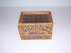 Vtg Advertising Gordon's London Dry Gin Mini Wood Crate Box 2 3/4 x 2 3/4 x 4 - Picture 1 of 4