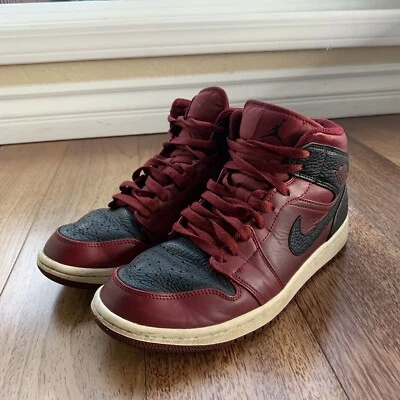 Nike Air Jordan 1 Retro Mid Reverse Banned Red Bred 2017 554724-601 para hombre talla 8 Foto 1 de 4