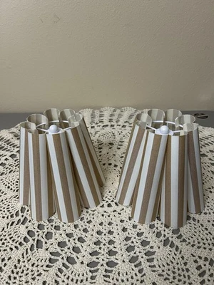 "Juego de 2 pantallas de tela y acrílico a rayas festoneadas hechas a mano de 6,5""" Foto 1 de 4