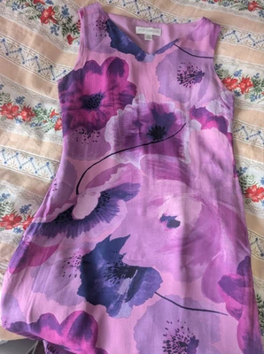 Vestido Petite Sophisticate Talla 4 Seda Sin Mangas Morado Floral Foto 1 de 4