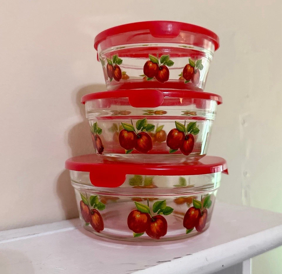 Cuencos de almacenamiento de vidrio vintage con estampado de frutas y tapas de plástico rojo - Juego de 3 Foto 1 de 4