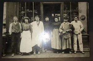 BISTROT PARISIEN. AU BON VIN. Carte-Photo D'un Bistrot Avec Ses Employés ,1908. - Picture 1 of 4