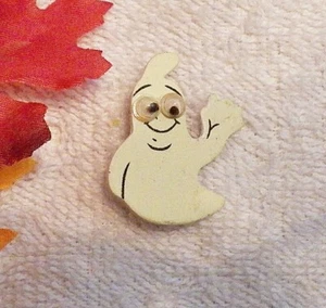 CLASSIC SPOOKY HALLOWEEN PIN BROOCH SMILING WAVING HAPPY GHOST SCARY GOBLI VL-E2 - Picture 1 of 4