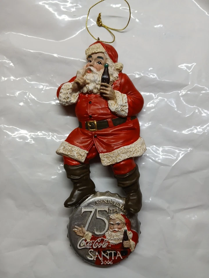 75 周年可口可乐圣诞老人装饰品立式瓶盖 2006 — 第 1/1 张图片