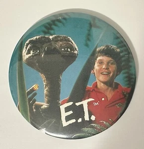 Pulsante espositore stand-up grande 6" E.T. L'extraterrestre con Elliott 1982 - Foto 1 di 2