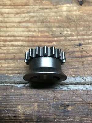 PIEZA PIÑÓN TRANSMISIÓN LEVA TRIUMPH SPEED FOUR 03-05 TT600 00-03 # T1140806 Foto 1 de 4