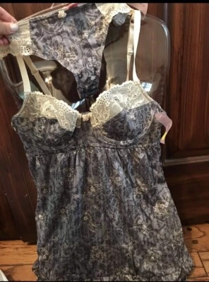 Lencería floral gris Sophie B con ribete de encaje crema y ropa interior a juego grande nueva con etiquetas Foto 1 de 4