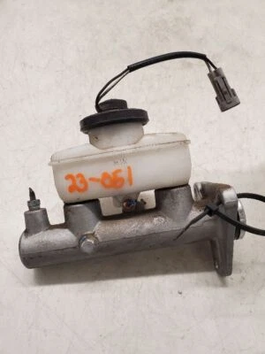 Toyota Celica, Brake Master Cylinder Without ABS, 90-93, 2.2L,4CYL, 47202-20390 - Image 1 of 4