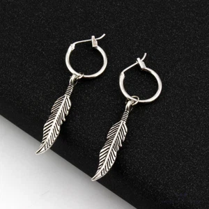 PENDENTE ORECCHINI PIUMA GANCIO DONNA METALLO UOMO COLOR ARGENTO rp - Foto 1 di 8