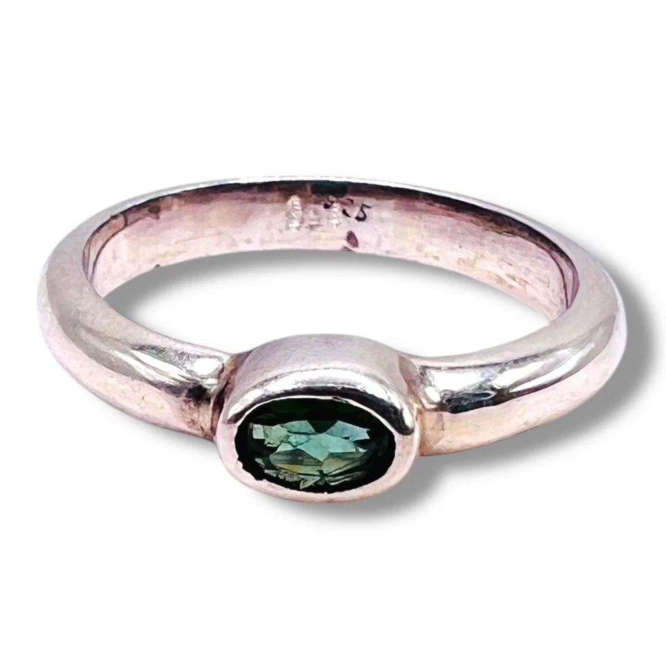 Anillo solitario de plata de ley 925 con piedra preciosa ovalada de iolita azul talla 5 Foto 1 de 4