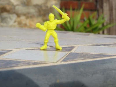 Dunkin Fisto Reproduccion Panrico Figura Resina Masters del Universo MOTU Yellow - Imagen 1 de 2