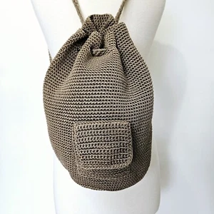 VTG The Sak Beige Khaki Crochet Drawstring Backpack Knit Shoulder Bucket Bag - Picture 1 of 12
