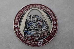 Prendedor redondo coleccionable del campeonato de hockey sobre patines de Estados Unidos State Wars 8 2012 - Imagen 1 de 24