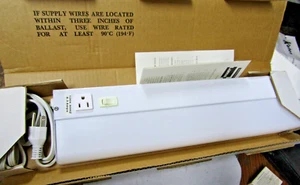 ✌️NEW LUMAPRO 15 WATT PLUG-IN PORTABLE UNDERCABINET LIGHT FIXTURE 120 VAC 5PF41 - Picture 1 of 5