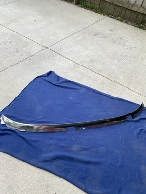 Oldsmobile Cutlass 1972 parabrisas inferior cubierta moldura Foto 1 de 4