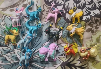 Lote de figuras de batalla Pokemon posables Jazwares Eevee Sylveon Umbreon Eeveelutions Foto 1 de 4