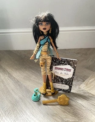 Monster High Doll Doll Cleo de Nile Basic Gold Elastics With Original Stand - Image 1 of 4