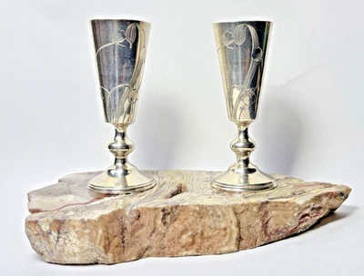 Par de copas de vodka Kidush de plata rusa grabado floral Art Nouveau Foto 1 de 4