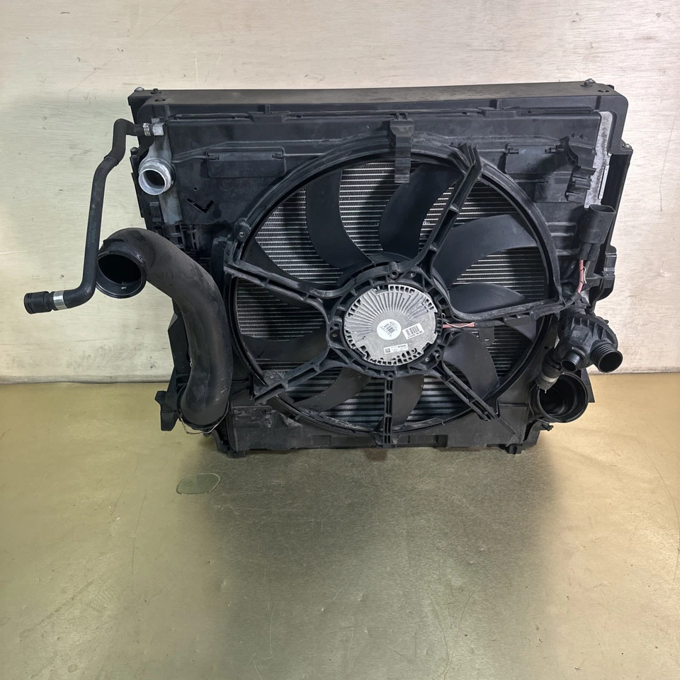 BMW X6 2015 motor principal refrigeración radiador conjunto fabricante de equipos originales. Foto 1 de 4